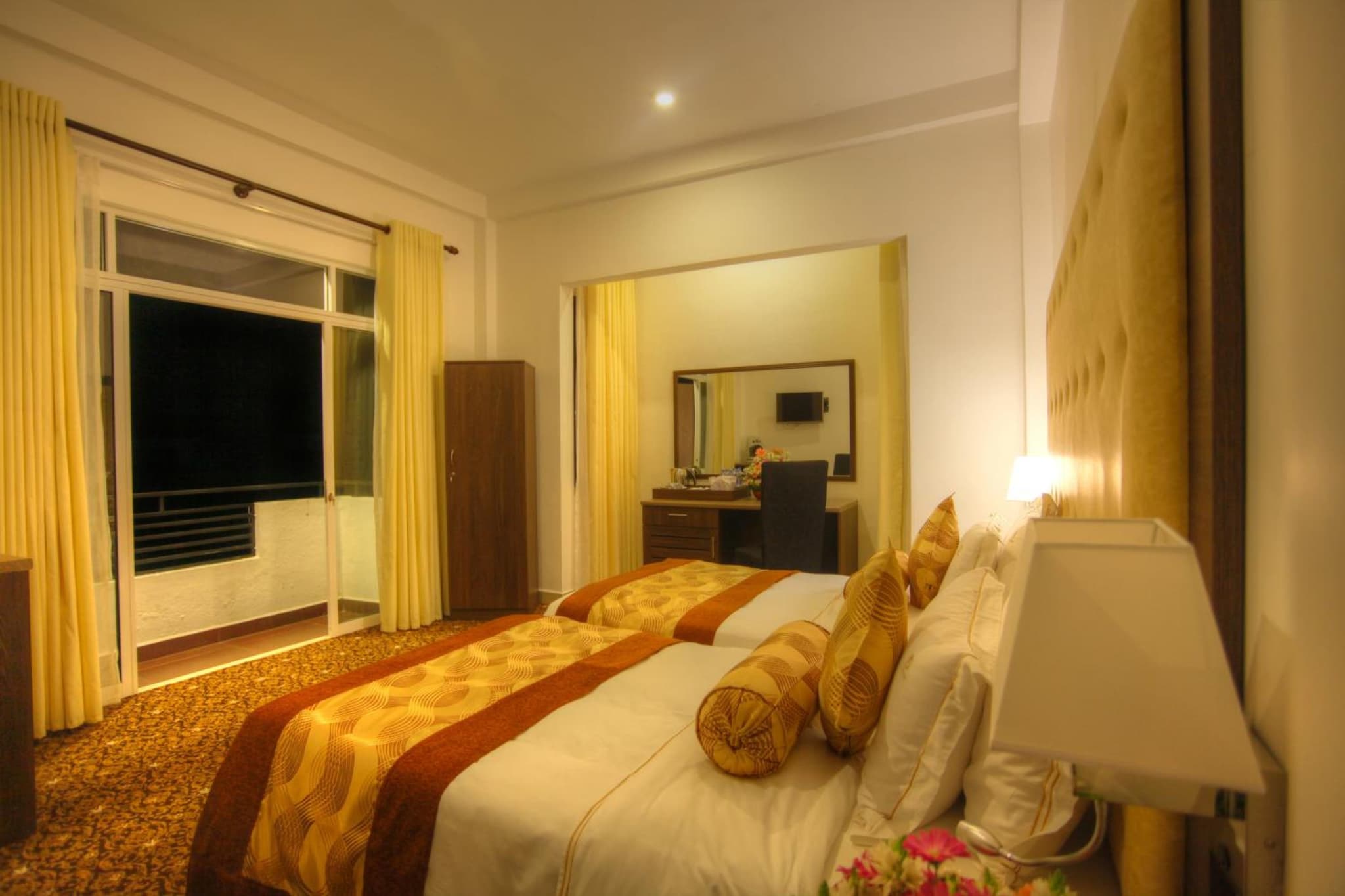 The Queensburry City Hotel photo 2