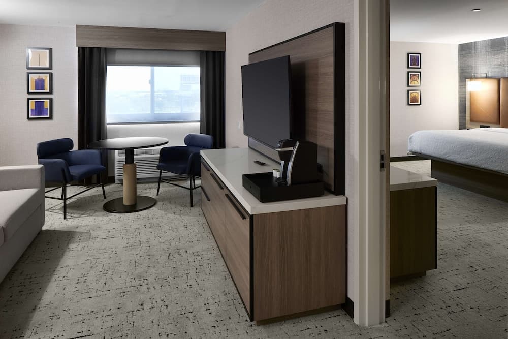 Hampton Inn Newark Airport photo 4