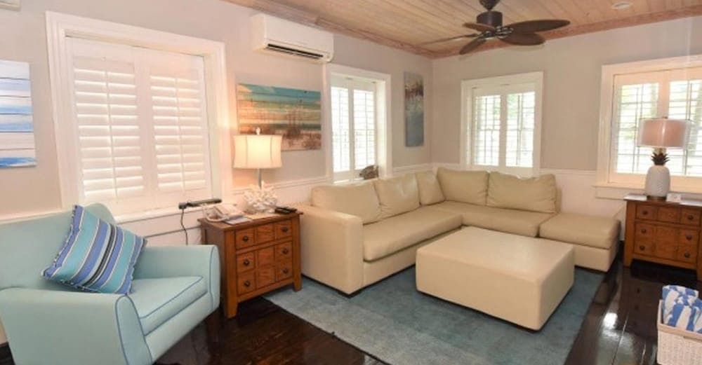 Sapodilla House photo 9