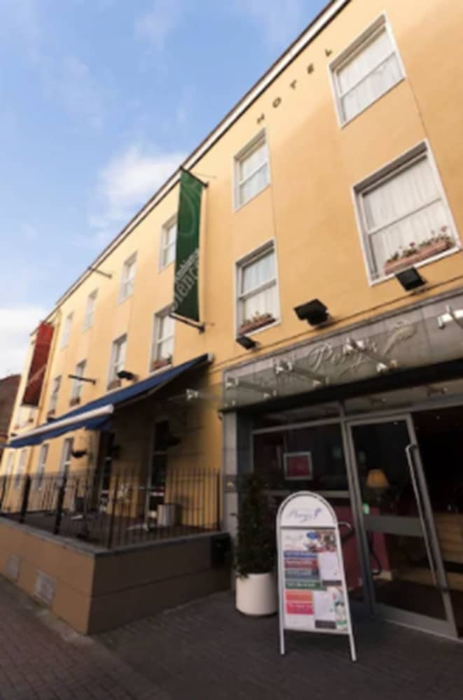 Pery's Hotel photo 2