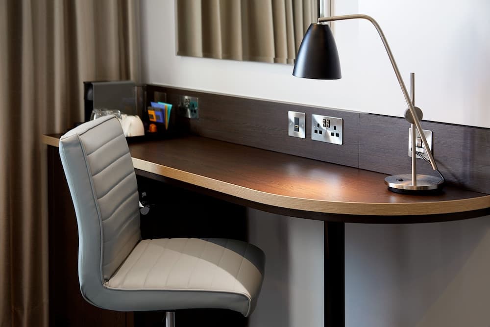 Premier Inn Farnham photo 6