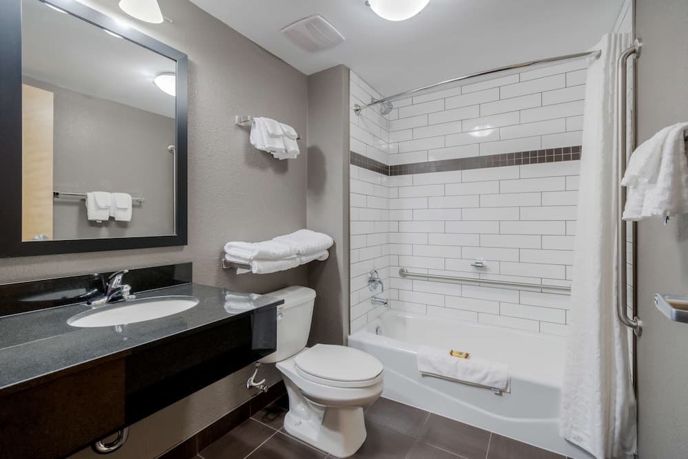 Best Western Plus Eastgate Inn & Suites photo 2