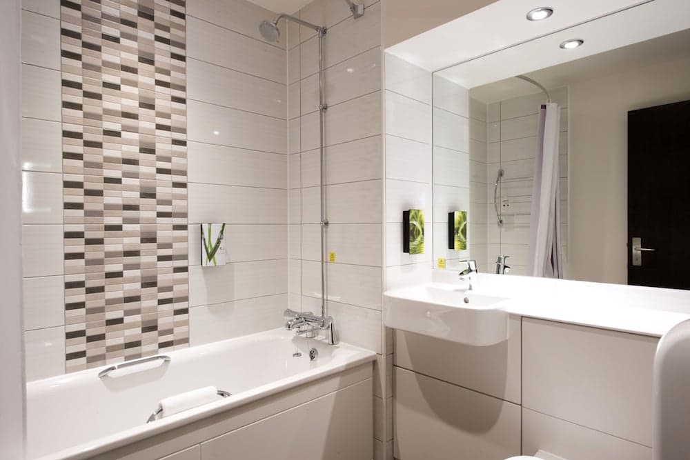 Premier Inn Cirencester photo 6