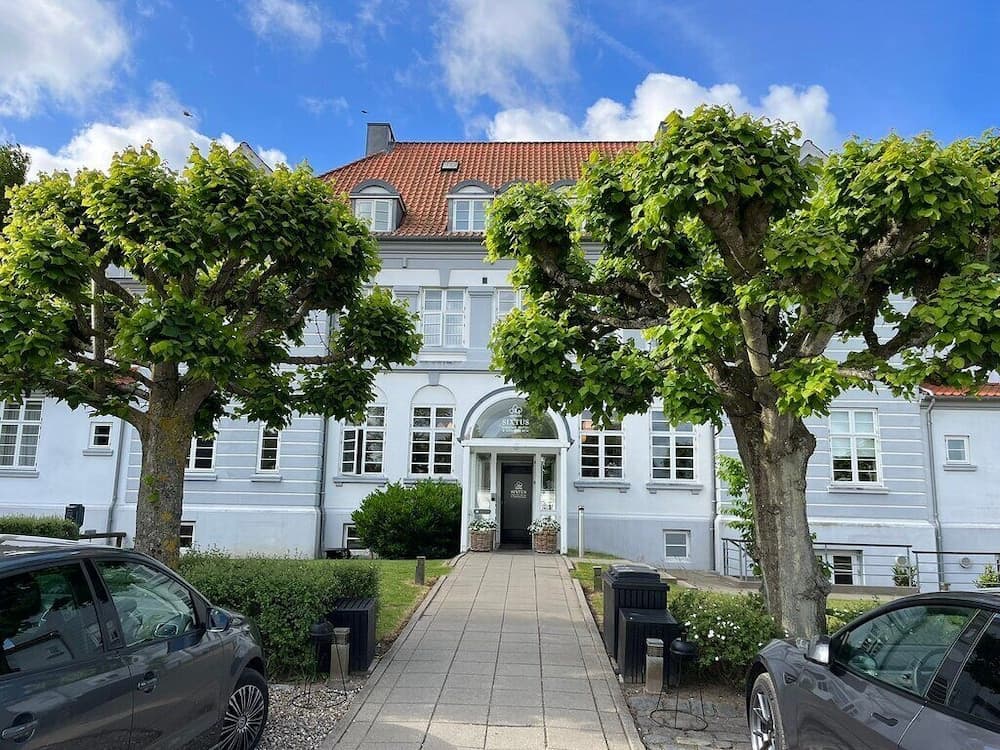 Sixtus Sinatur Hotel og Konference