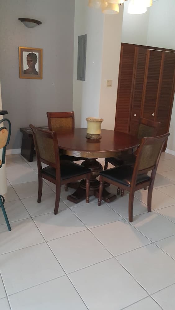 2 Bed Apt with Balcony at Runaway Bay photo 8