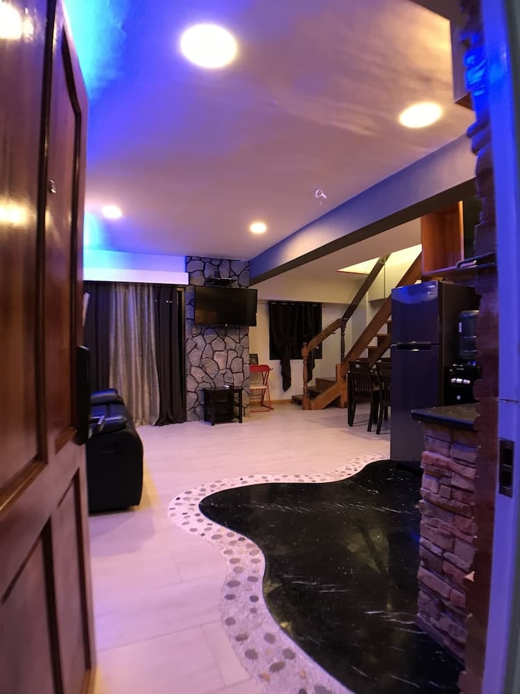 CLOCKWORKORANGE Luxury Suites photo 8