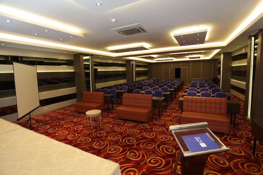 W Three Premier Hotel Lagaligo photo 7