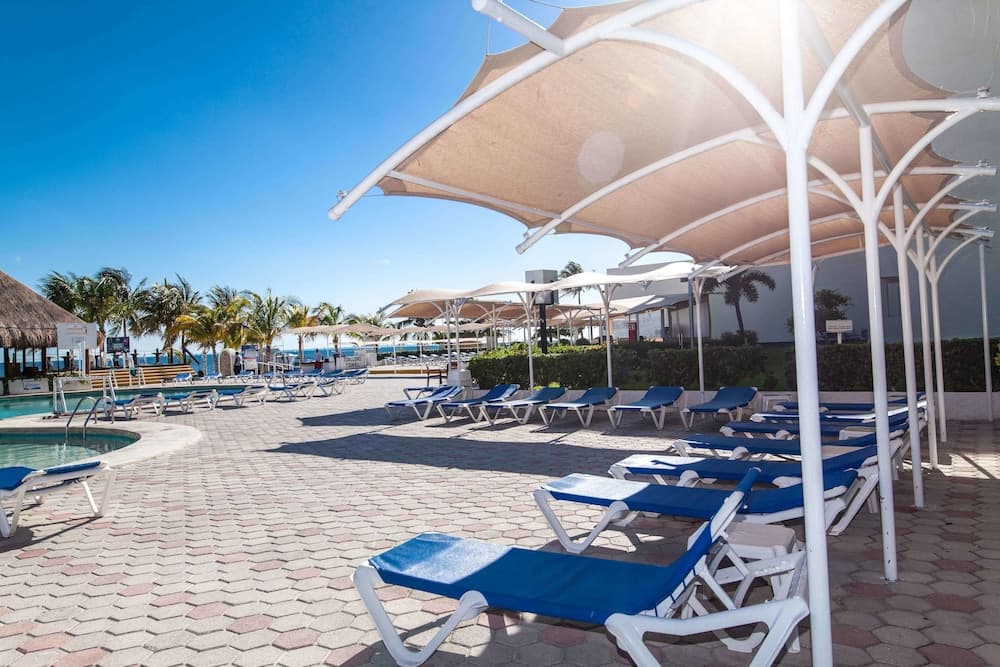 Aquamarina Beach Hotel photo 3