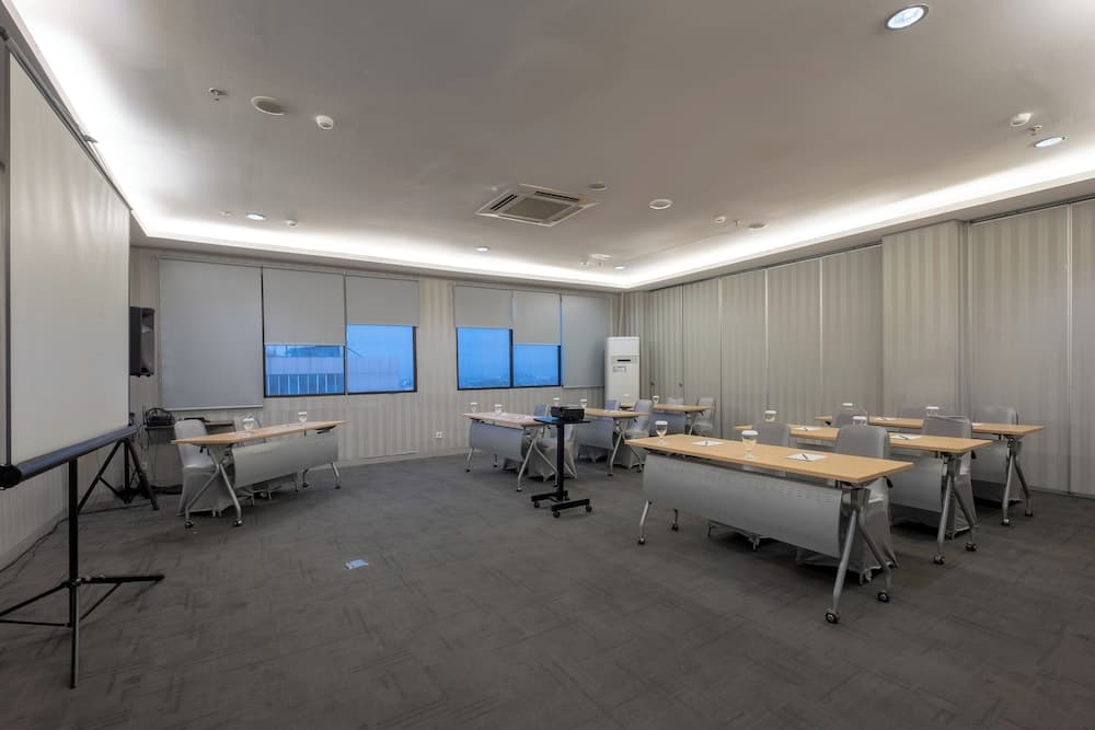 Hotel 88 Grogol by WH photo 3