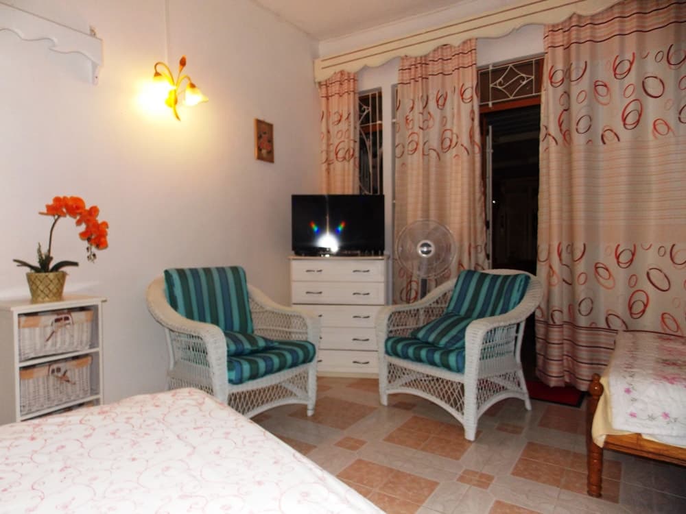 Le Manoir Guest House photo 8