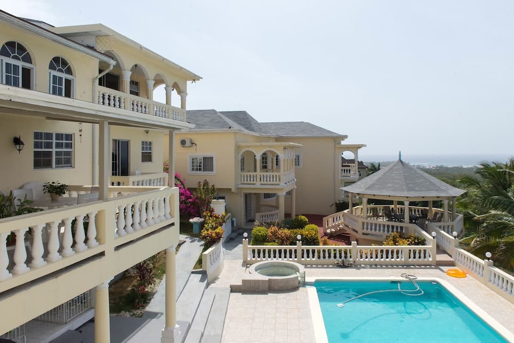The Royal Kensington Villa photo 7