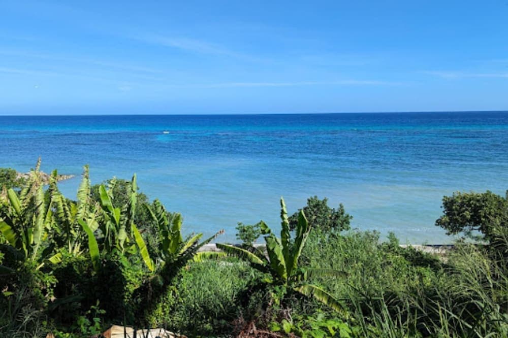 Oceanview 1-bed Apt w/ Pool, Bar & Beach Access photo 2