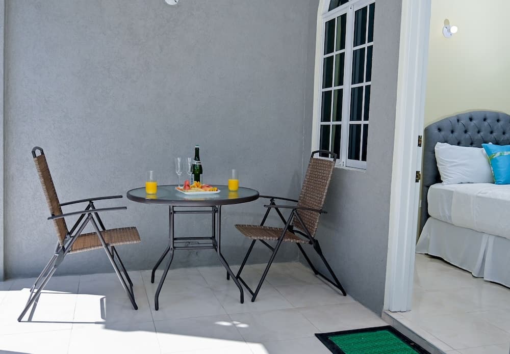 Champagne Villa photo 4