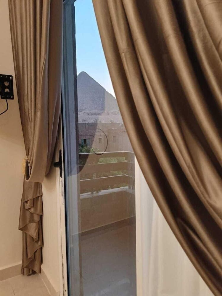 solima pyramids inn