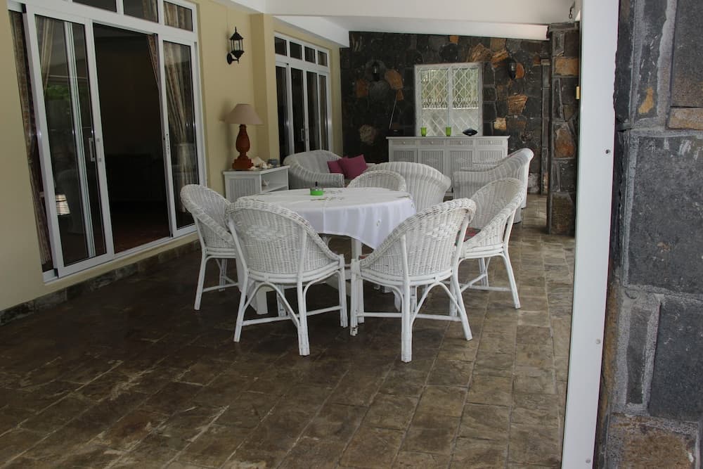 Tropical Villa 5 Min to the Beach photo 2