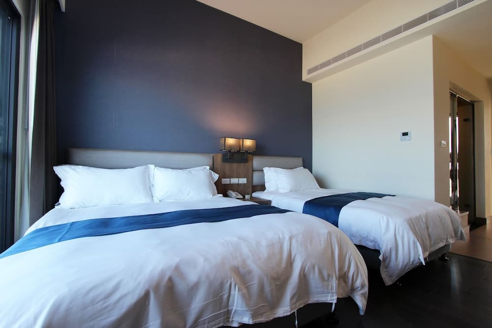 Celebrity 99 Hotel photo 6