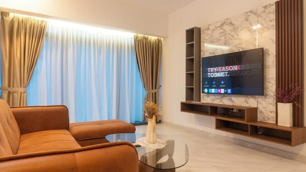 Moonway Luxury Suites At Eaton Residence photo 8