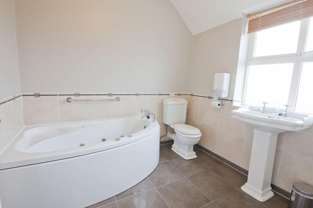 Upton Court Holiday Cottages photo 9
