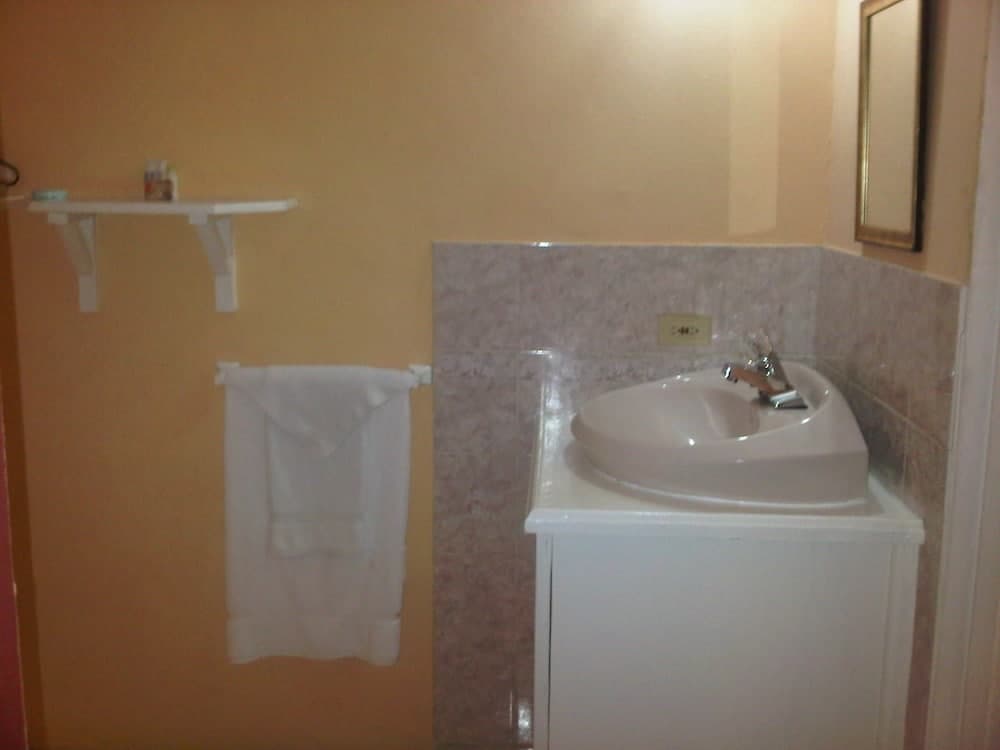 Treasure's Comfort Inn photo 9