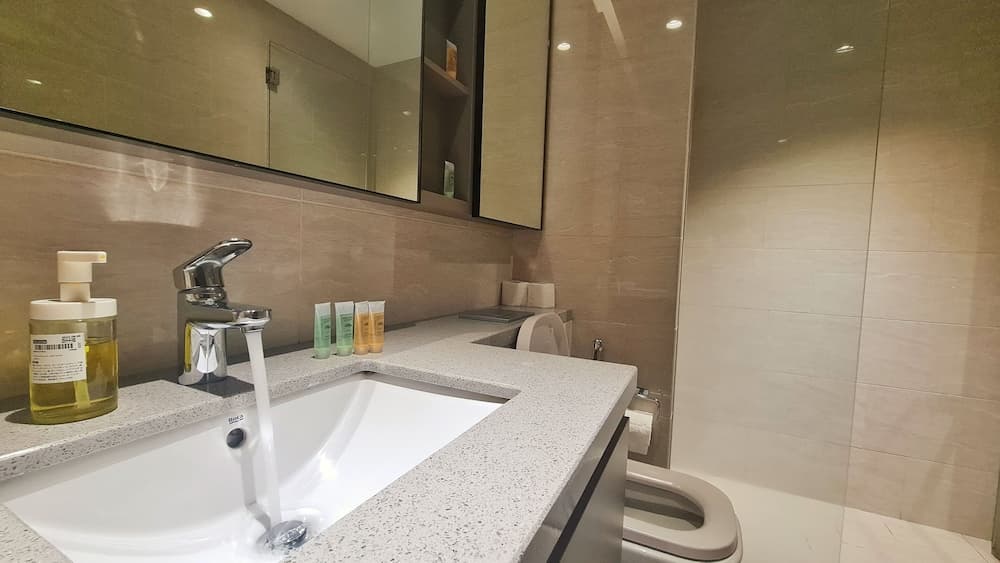 Moonway Luxury Suites At Eaton Residence photo 9