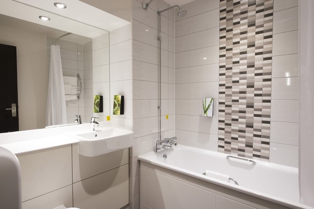 Premier Inn Southampton - Cumberland Place photo 6