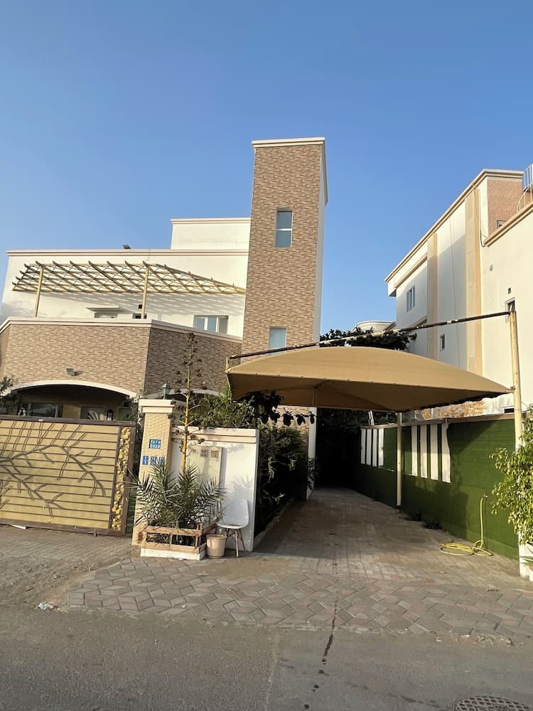 Shearing With Owner 5-bed Apartment in Sib
