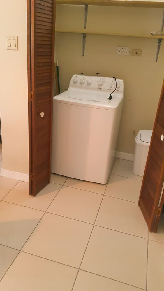 2 Bed Apt with Balcony at Runaway Bay photo 2