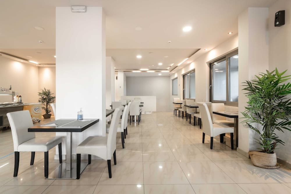Karras Hotel photo 8
