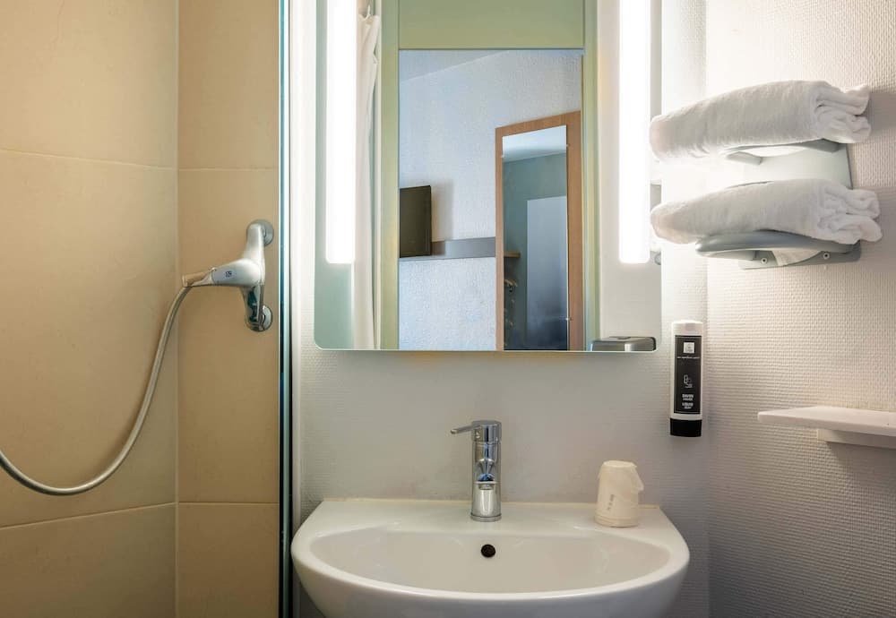 B&B HOTEL Annecy Argonay photo 3