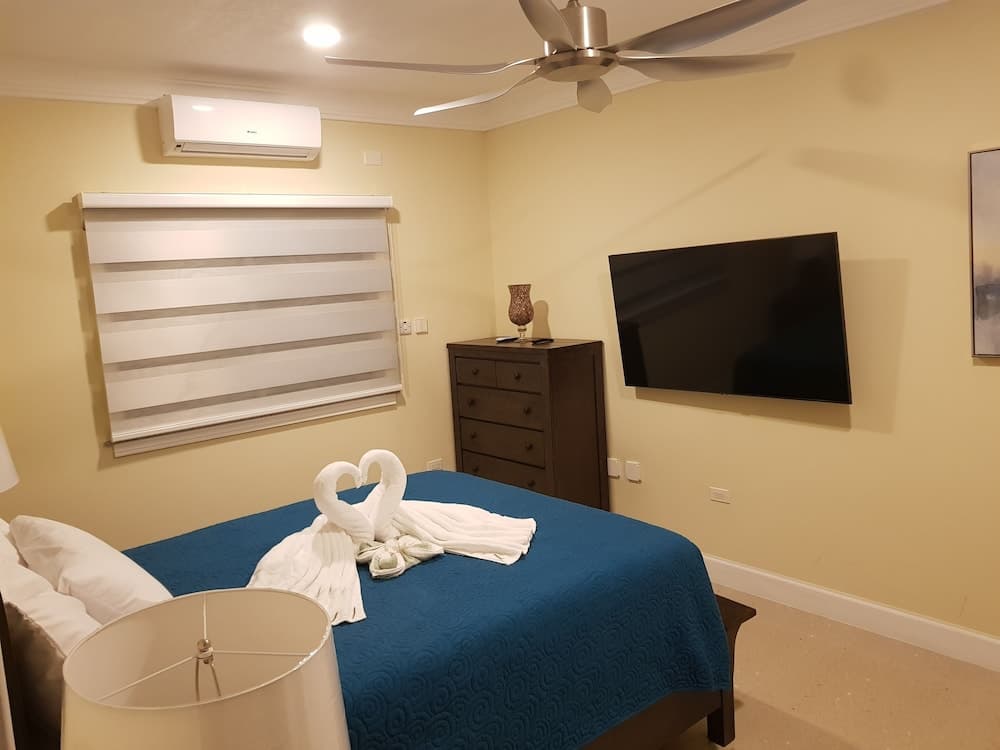 Luxury 4-Bedroom villa photo 2