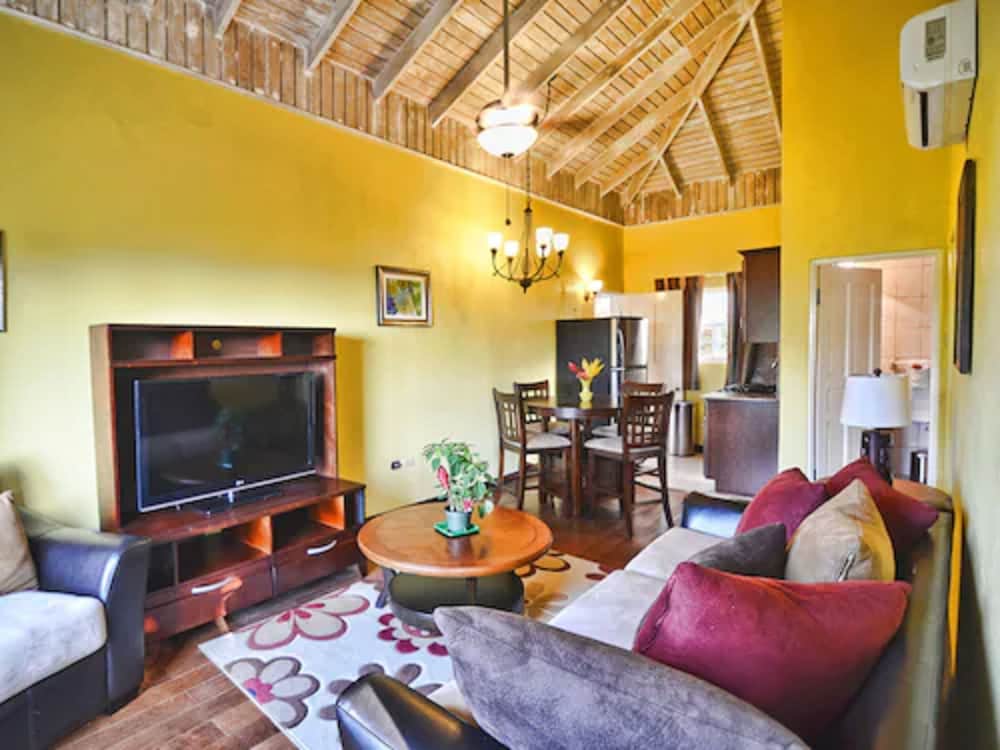 Tropical Lagoon Resort photo 3
