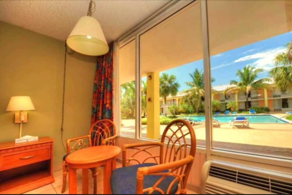 Royal Islander Hotel photo 6