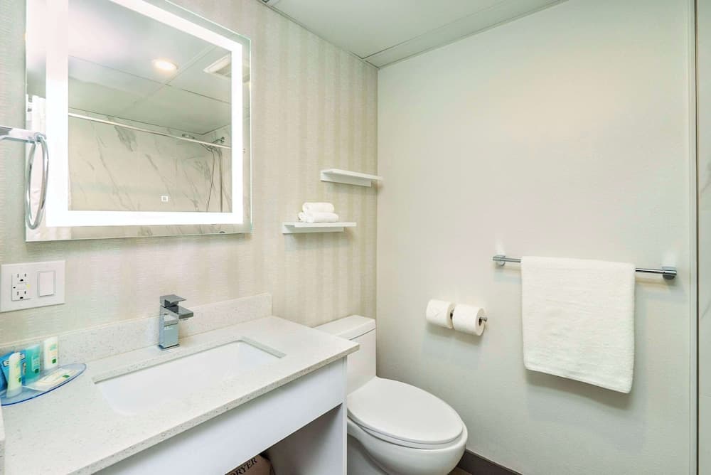 Quality Inn & Suites photo 2