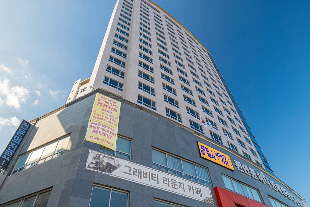 THE SKY HOTEL