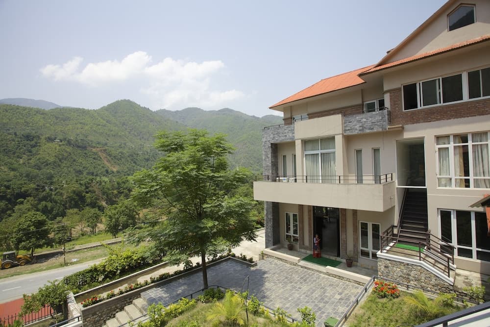 Serene Highway Resort