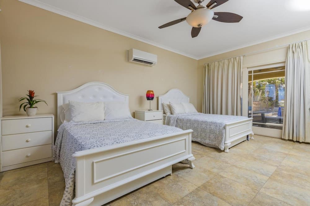 Luxury 4br4ba Villa w Hottub Pool Ocean Views photo 8