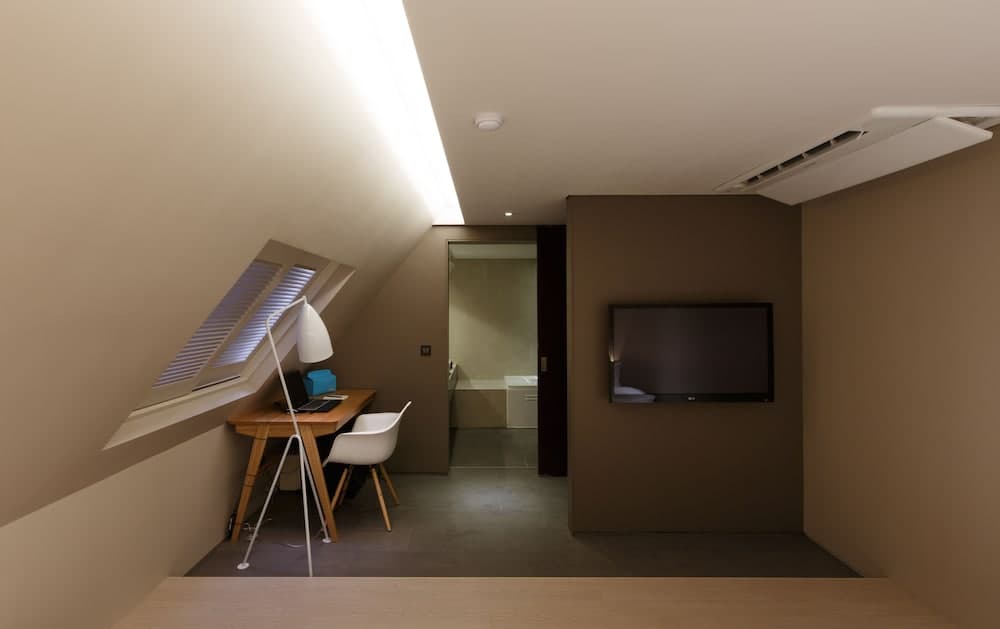 H Hotel Seocho photo 9