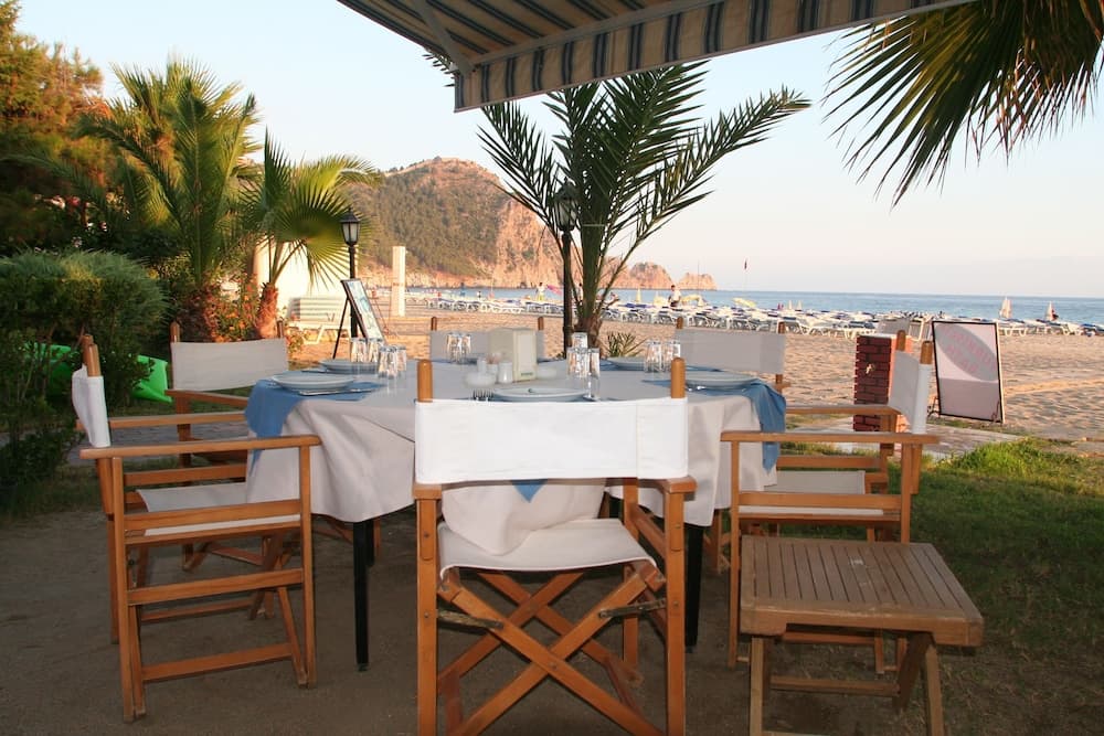 Elysee Beach Hotel photo 4