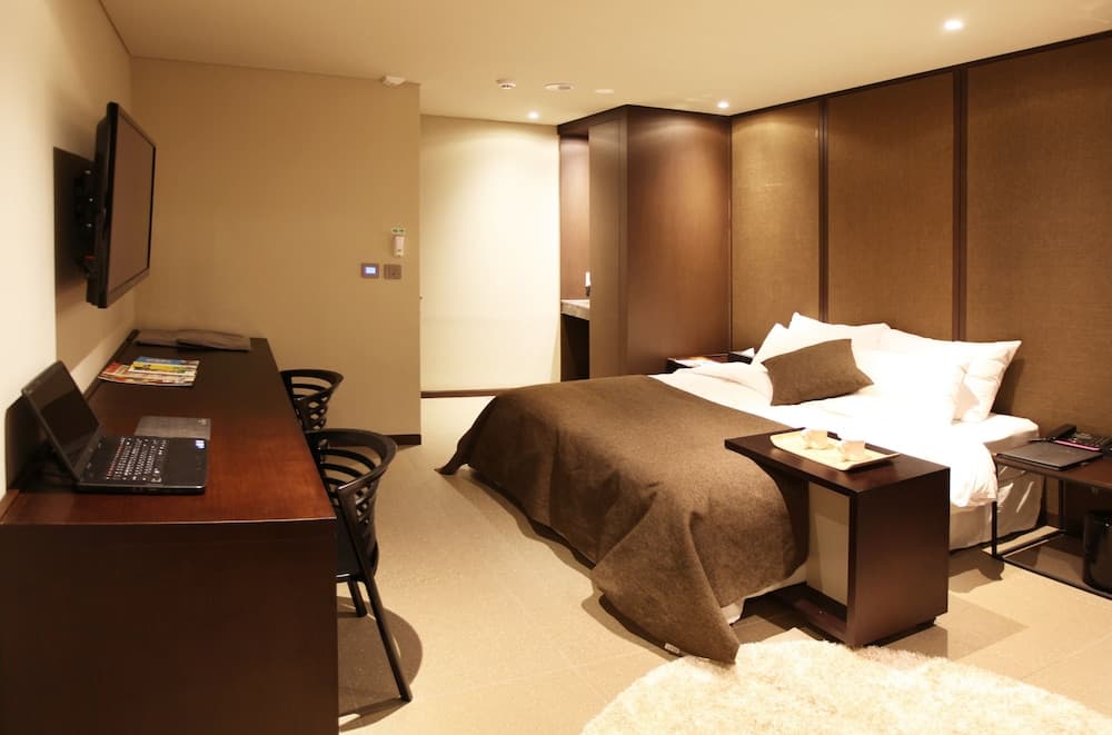 Vine Hotel photo 9