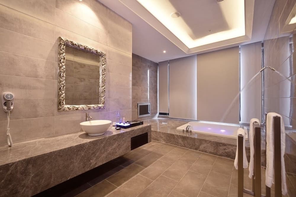 Uher Luxury Resort & Hotel photo 9