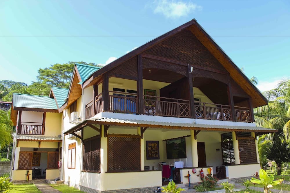 Takamaka Green Village