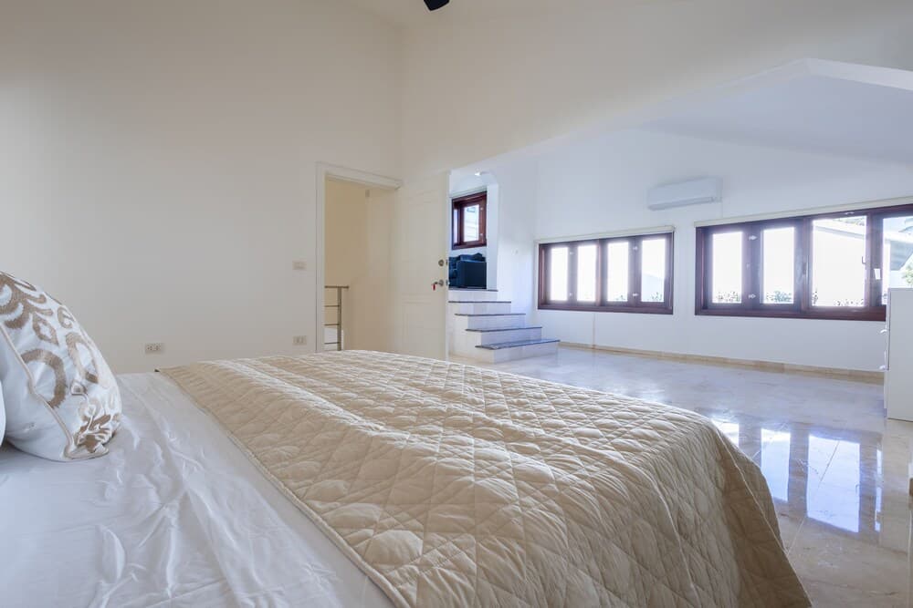 Beachfront 7BR Villa with Pool & Maid photo 4