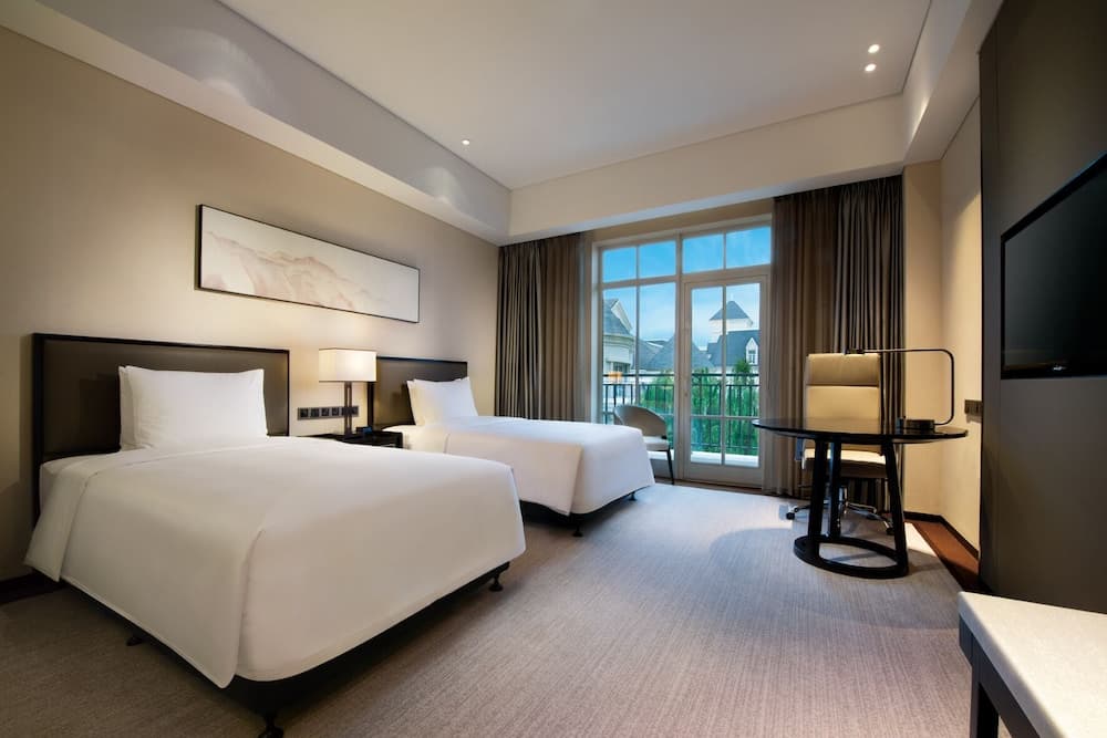 Crowne Plaza Huailai by IHG photo 5