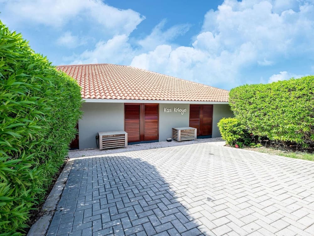 Spacious Villa Near Beach