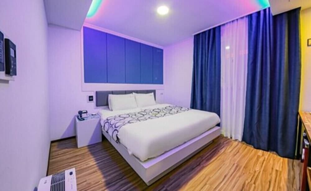 S Hotel photo 2