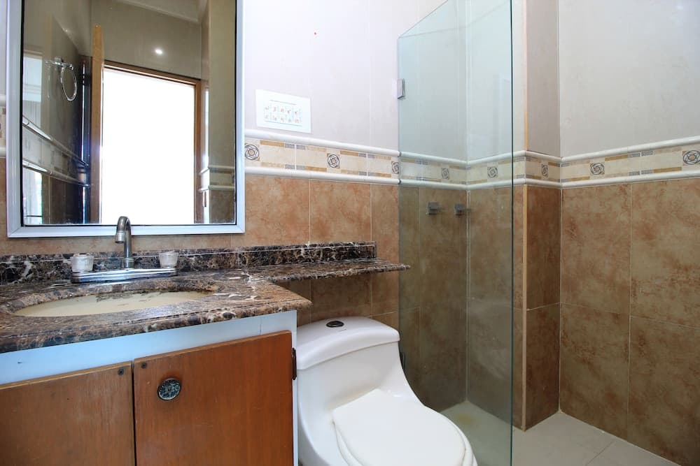 Hotel Abi Inn By GEH Suites photo 2