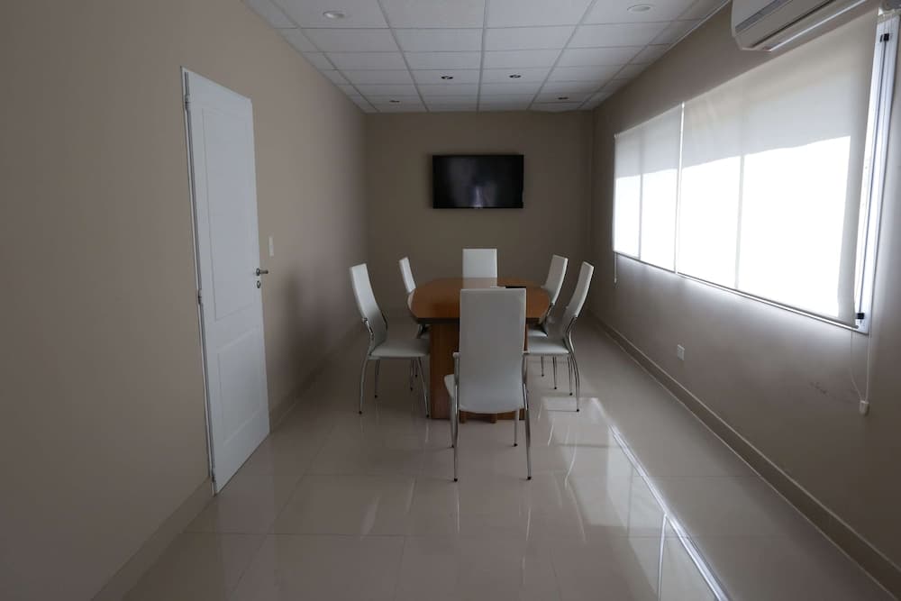 Howard Johnson by Wyndham Escobar Hotel photo 3