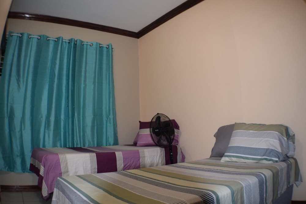 The Embassy Luxury Apt Crystal Towers I photo 2