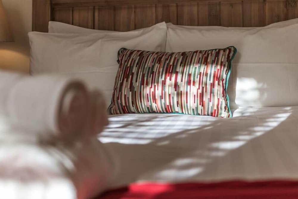 The Eamon DeVelara Suite - hiphipstay photo 6