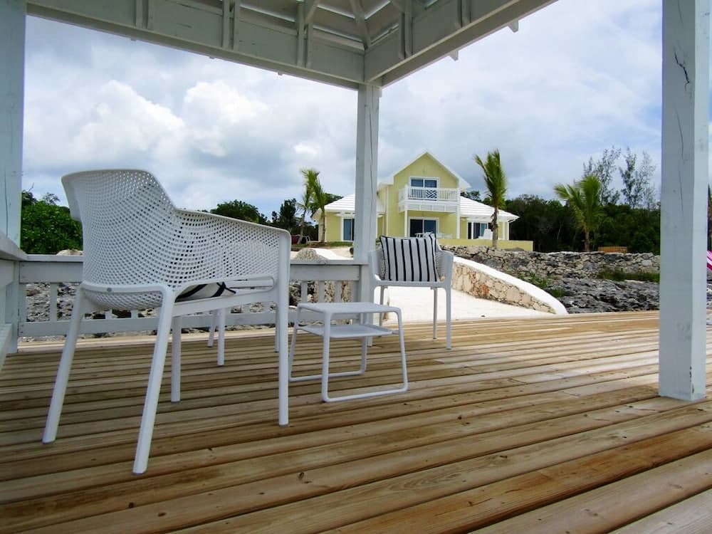 Oceanfront Haven: Elegant Estate With Private Deck photo 4